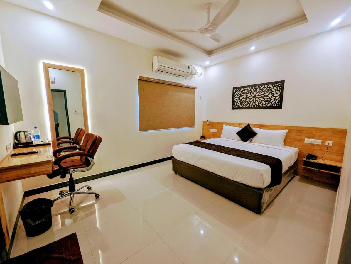 Hotel Tpc Camphor Tiruchirappalli Exterior foto